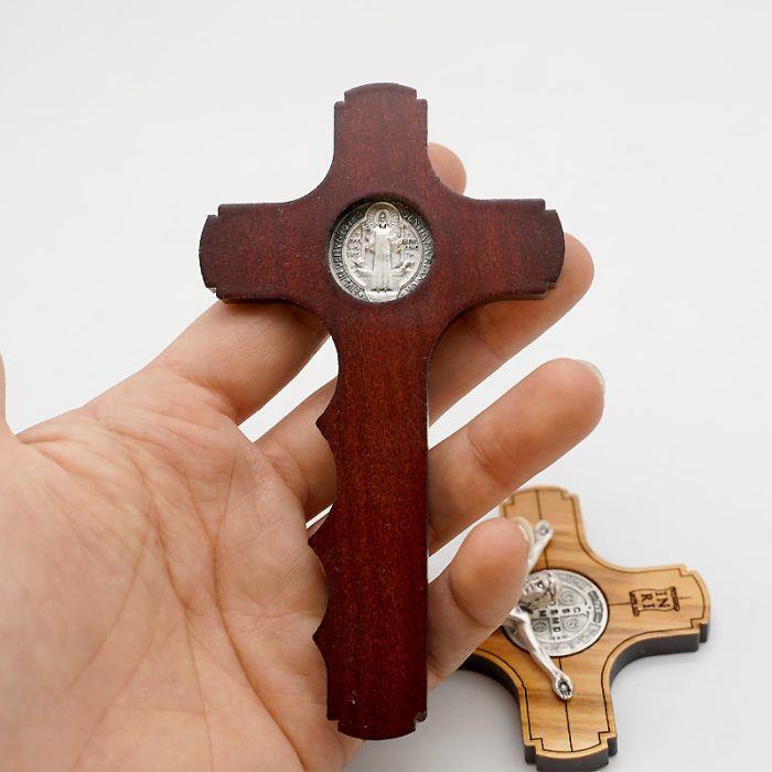 十字架-圣本笃-橄榄木桃花心木染色手形-12x6.7cm Catholic religious art