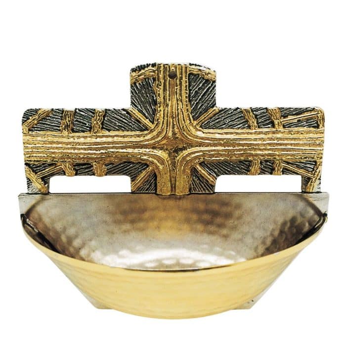 带放射十字架的点圣水池