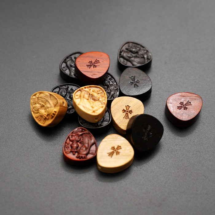 DIY三通-圣母抱婴孩-橄榄木-2.0x1.8cm Catholic religious art