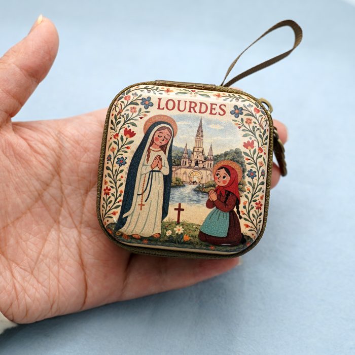 金属念珠包-卡通露德圣母 (Our Lady of Lourdes)-拉链款-7x7cm厚度3.3cm Catholic religious art