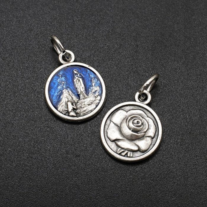 DIY小吊牌-露德圣母+伯尔纳德祈祷-锌合金-蓝珐琅彩-1.3cm Catholic religious art