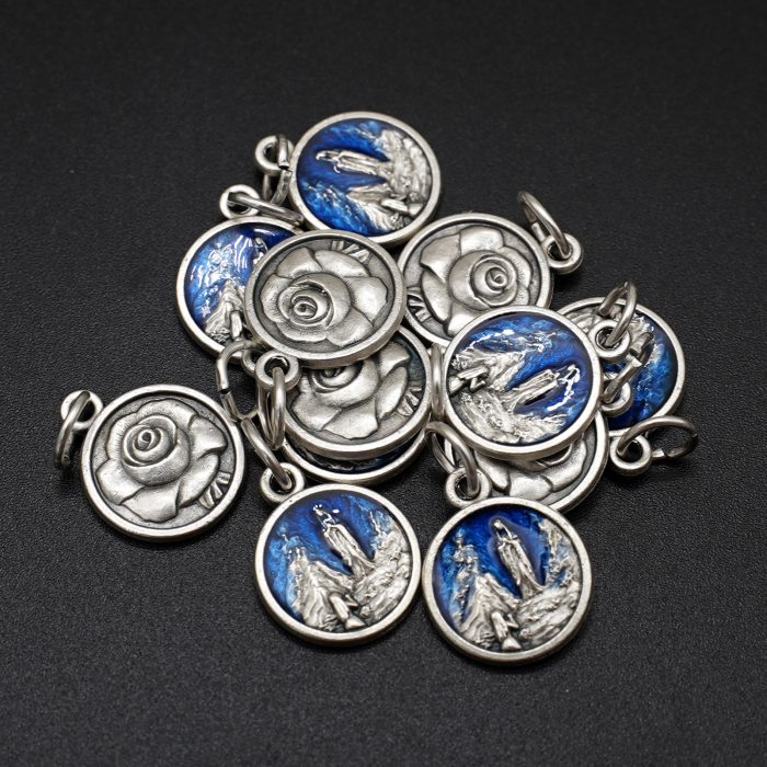 DIY小吊牌-露德圣母+伯尔纳德祈祷-锌合金-蓝珐琅彩-1.3cm Catholic religious art