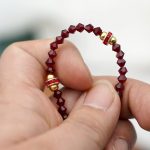龙虾扣手链-红色水晶珠-金色十字架吊坠 - 图片 4