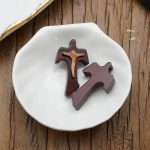 DIY十字架-TAU十字+棕色橄榄木+凸起圣尸-3.1x2.2cm - 图片 3