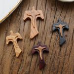 DIY十字架-TAU十字+棕色橄榄木+凸起圣尸-3.1x2.2cm - 图片 5