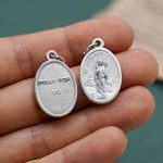 DIY小吊牌-圣彼济大+字-锌合金-2.2cm - 图片 3