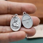 DIY小吊牌-圣加俾额尔+字-锌合金-2.2cm - 图片 3