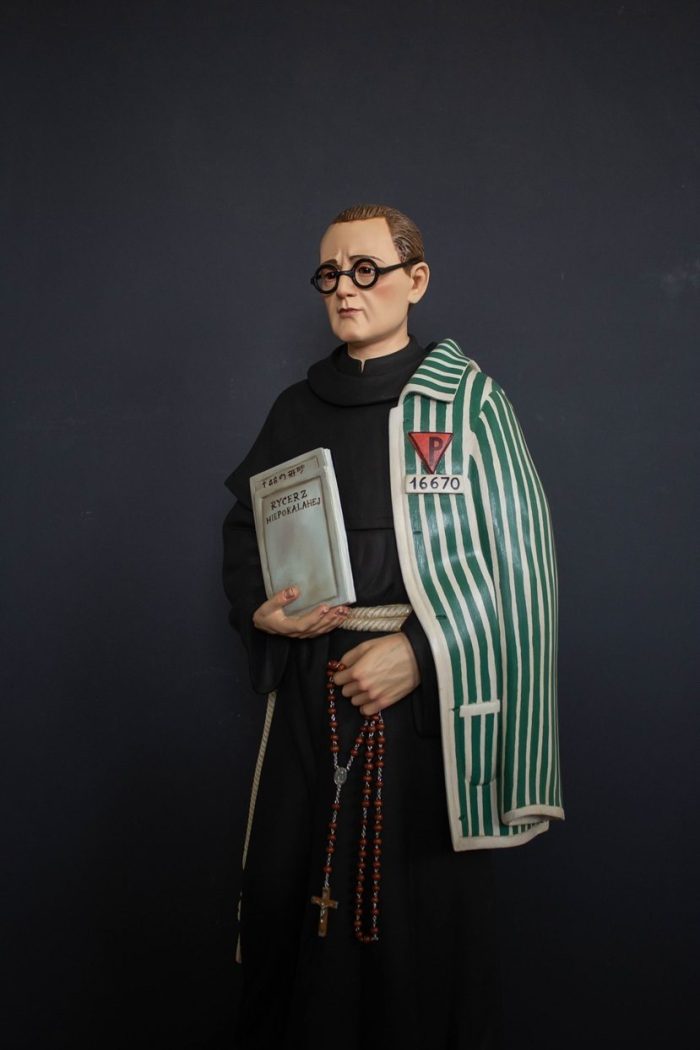 彩绘木雕-圣高比（St. Maximilian Maria Kolbe）-多尺寸 - 图片 2