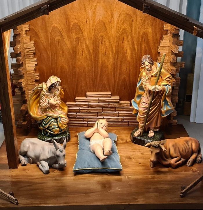 彩绘木雕-完整圣诞马槽组-3件+2只动物+小屋（Complete Nativity Scene - 3 pieces + 2 animals + Cabin）-多尺寸 - 图片 3