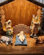 彩绘木雕-完整圣诞马槽组-3件+2只动物+小屋（Complete Nativity Scene - 3 pieces + 2 animals + Cabin）-多尺寸 - 图片 2