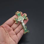 十字架项链-圣本笃-锌合金-金色与绿珐琅-7.5x4.7cm - 图片 4